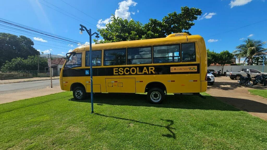Imagem de compartilhamento para o artigo Novo ônibus escolar com ar-condicionado e acessibilidade reforça transporte de alunos em Camapuã da MS Todo dia